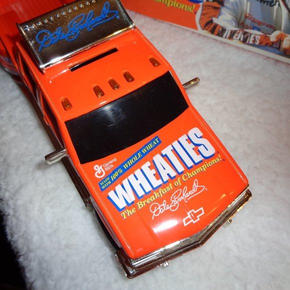 DALE Earnhardt Wheaties Dually Bank Action 1/24 Scale - Picture 3 of 9